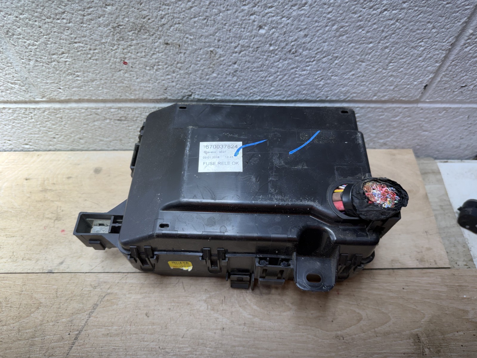 MASERATI GHIBLI OEM 17-21 FRONT FUSE RELAY JUNCTION BOX