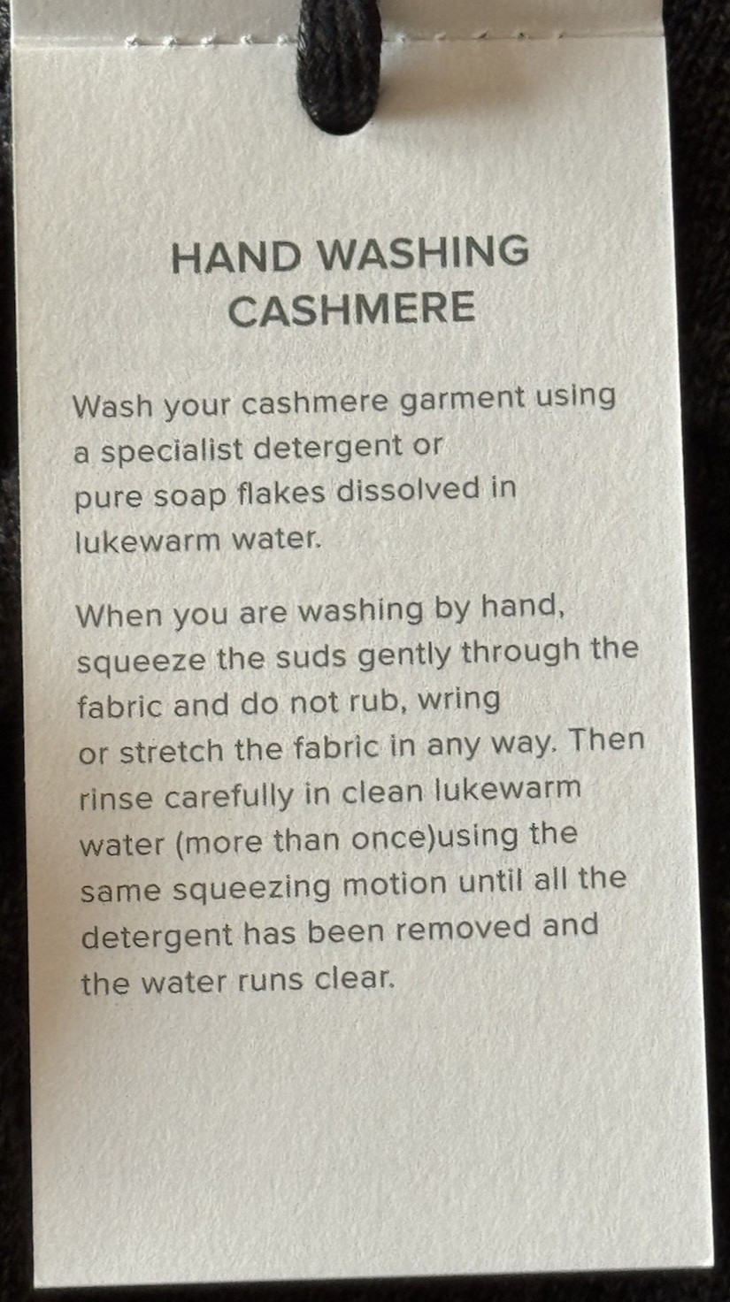 RODD & GUNN CASHMERE COMB SOFT SMOOTH FINISH & DE-PILING YOUR CASHMERE GARMENT