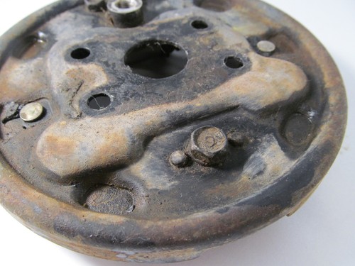 1985 SUZUKI LT250 EF LEFT BRAKE PLATE PANEL - Picture 4 of 7