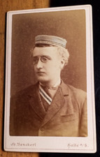 Student - koloriert weiß-hellblau-weiß / CDV Fr. Benckert Halle a. S. Studentika