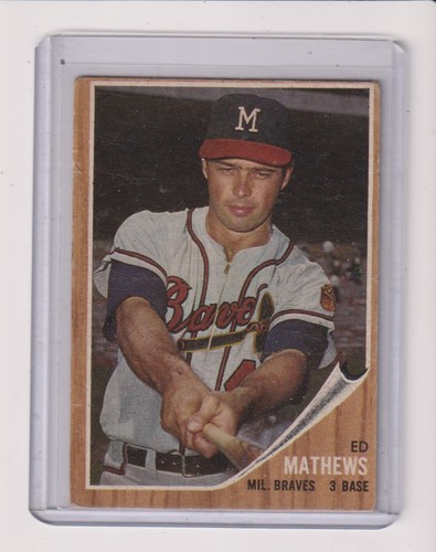 1962 TOPPS #30 EDDIE MATHEWS IN VG CONDITION - MILWAUKEE BRAVES