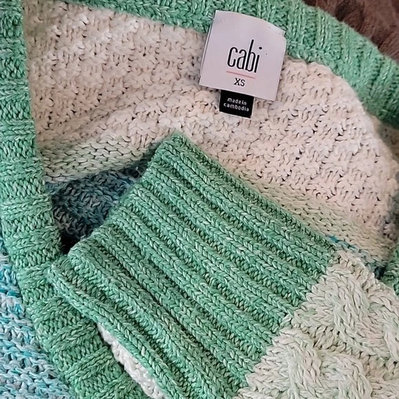 Cabi shrunken v neck sweater shop