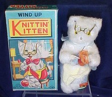 Vintage Knittin Kitten Wind Up Toy in Original Box Japan TN Knitting
