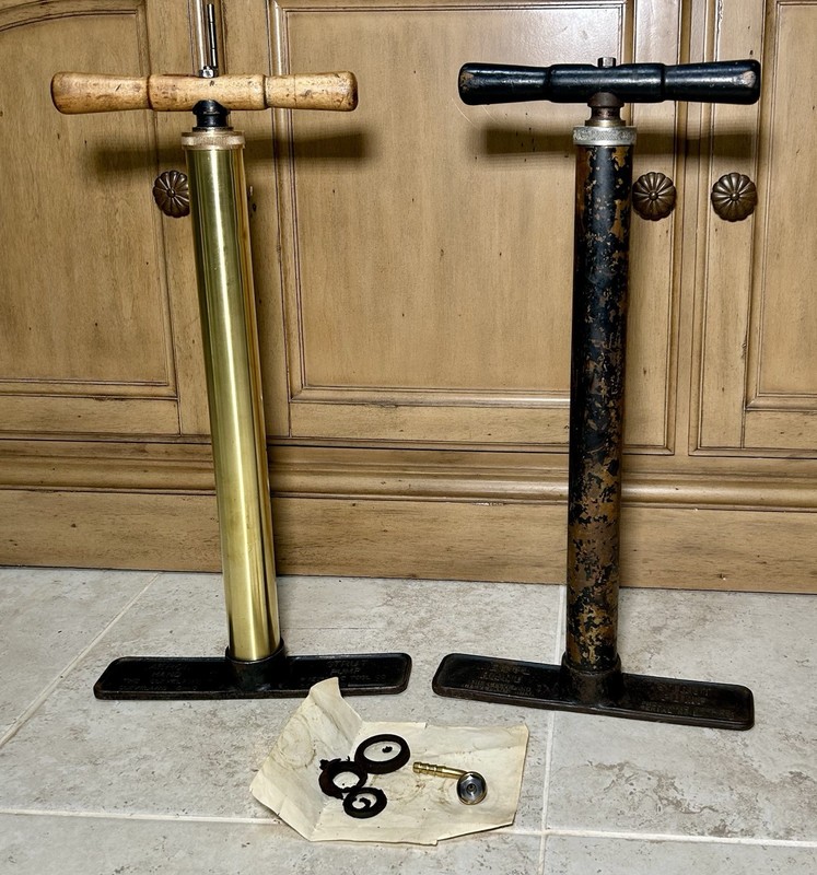 2 WWII The Cleveland Pneumatic Tool Co. Aerol Strut Hand Pump Heavy Duty 2500psi