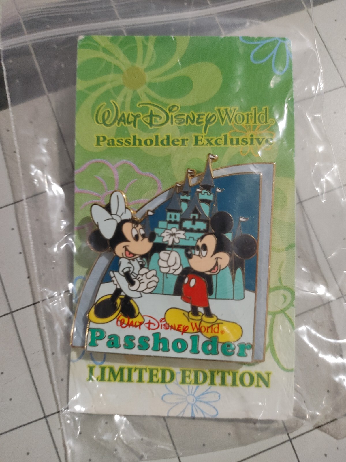 Disney Pin Passholder Exclusive 2008 Passholder Mickey & Minnie at Magic Kingdom