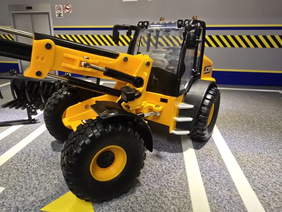1:32 JCB TM420 Telescopic Wheel Loader Scale Britains Farm Model 43231 Agri - Image 3 of 4