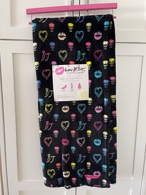 LUV Betsey Halloween Betsey Johnson Soft Throw 50x60 Skulls Hearts Lips NEW