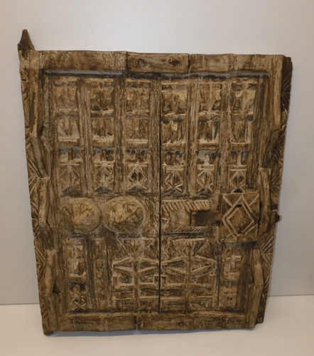 *BELLE PETITE PORTE DE GRENIER A MIL BOIS Sculpté  ART AFRICAIN COLLECTION D - Photo 1/23