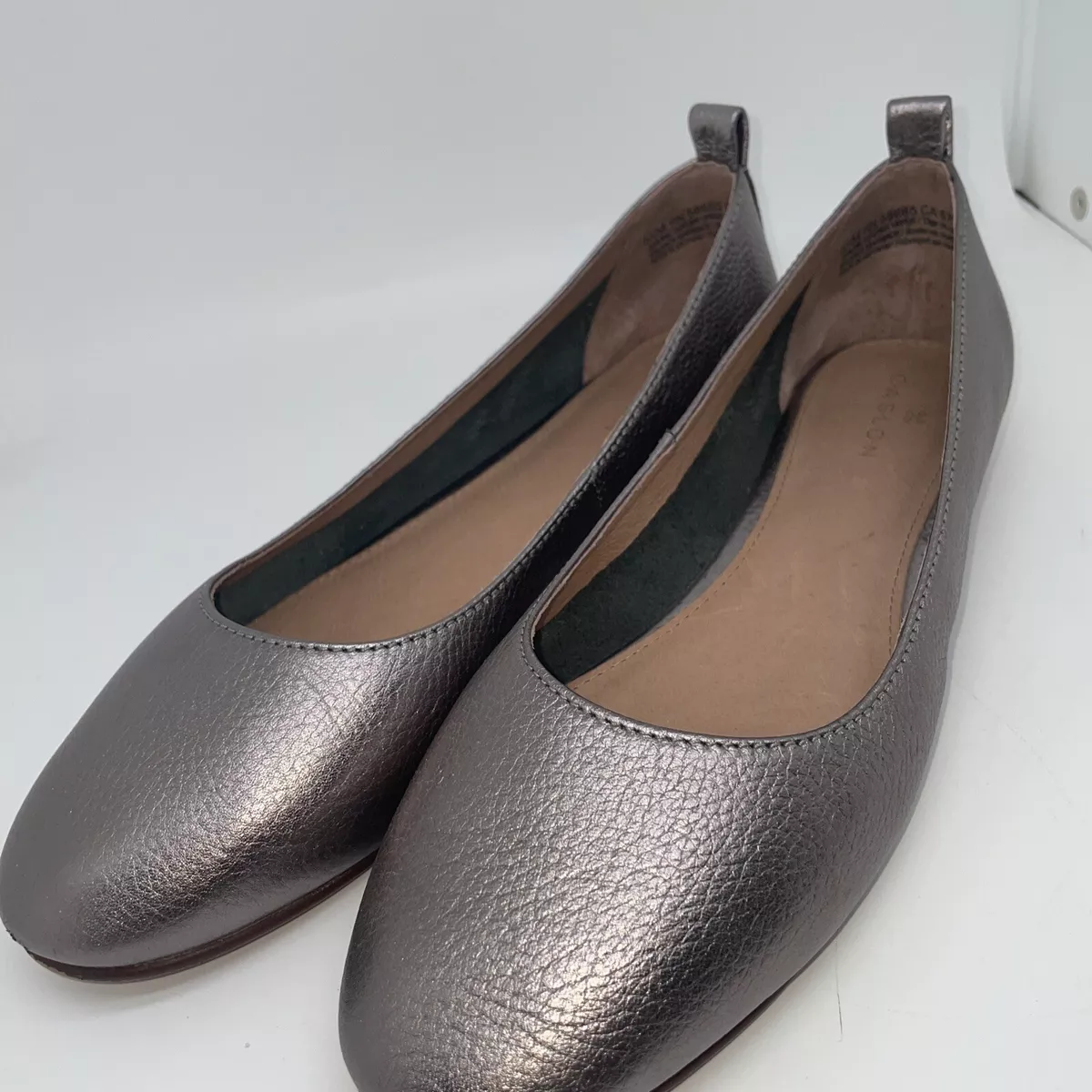 Caslon flats store