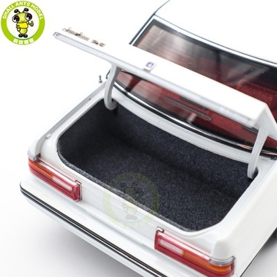 1/18 Toyota Crown Seventh Generation MS122 White Red Interior