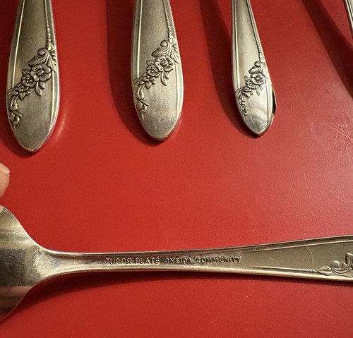 9ct Spoon 4.5” Sugar Forks Oneida Community QUEEN BESS II Tudor Silver Plate - Picture 8 of 8