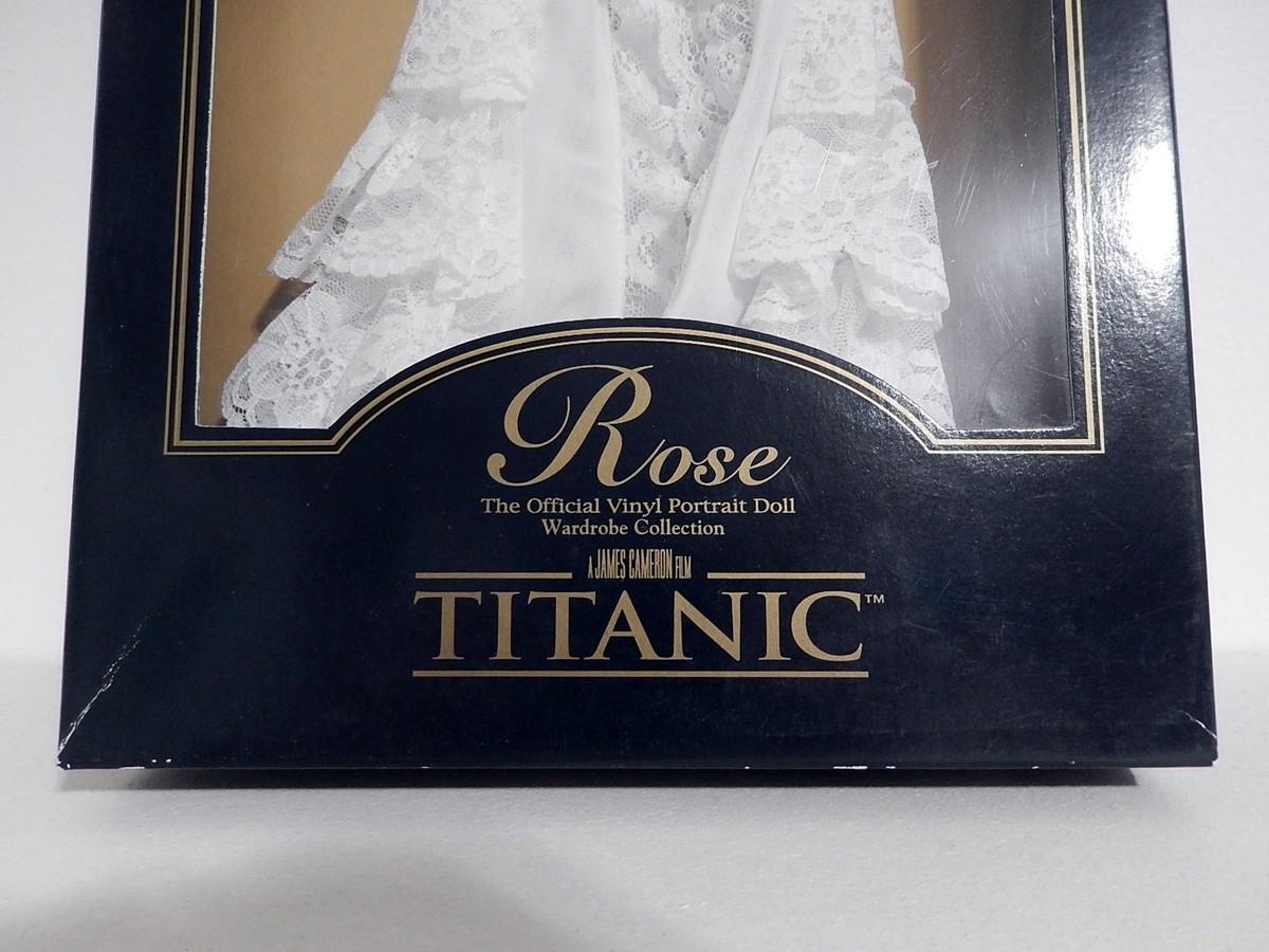 The Franklin Mint : Titanic White Dressing Gown Ensemble 16