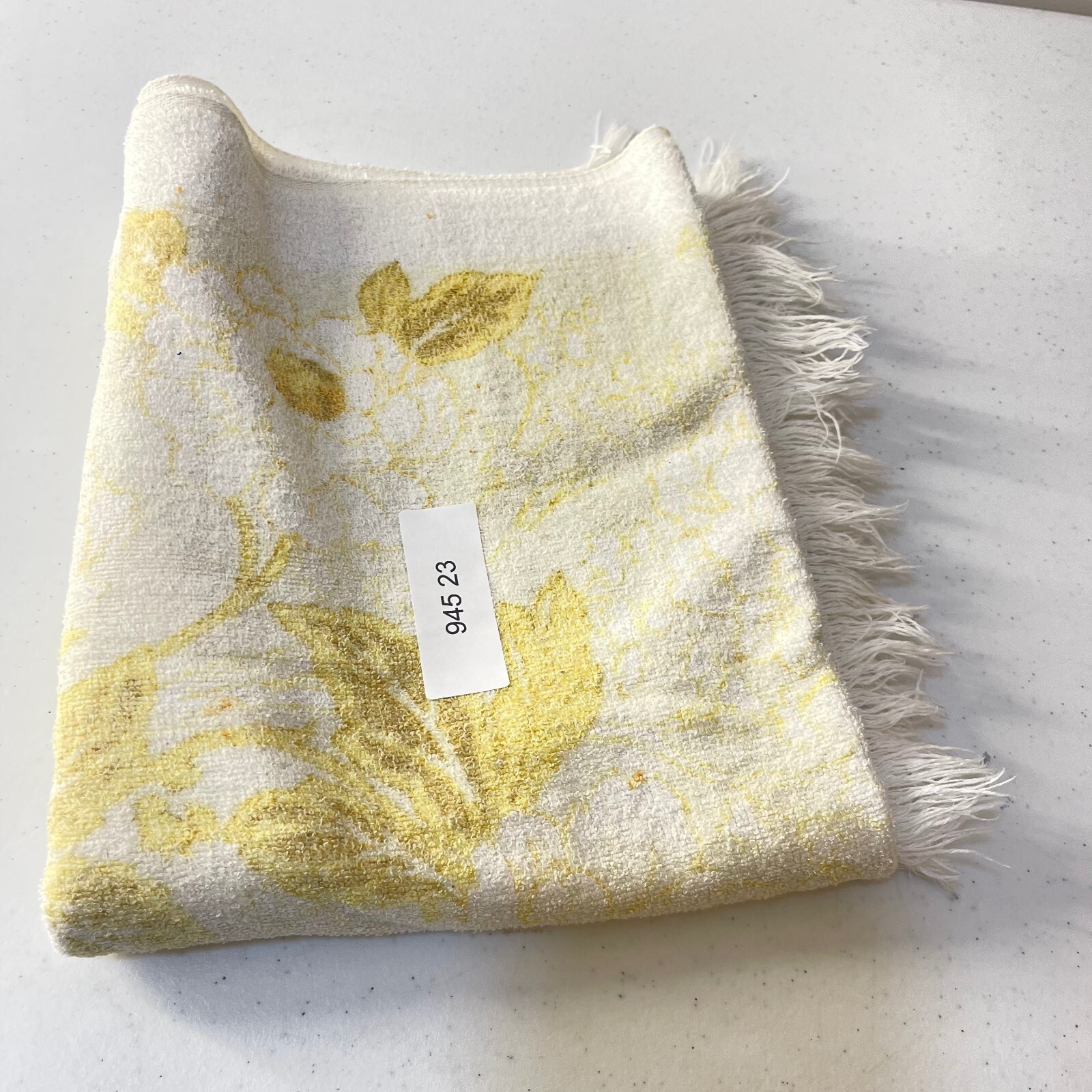 vtg royal treasure bath towel yellow flowers blend rectangle usa