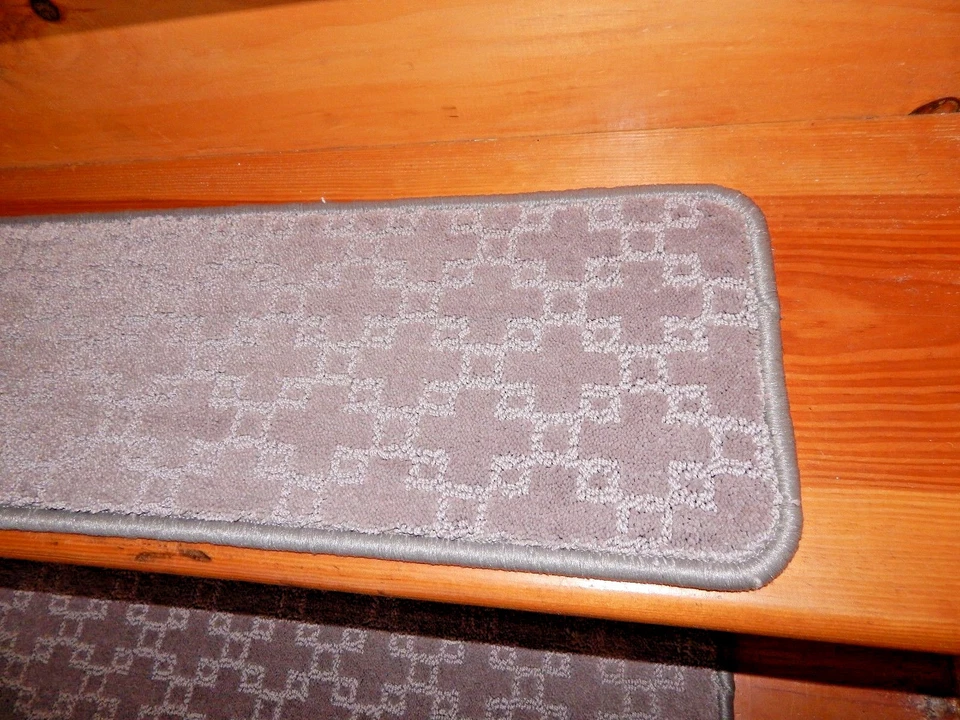 15 Step 9'' x 27'' + 3 Landing 17'' x 27'' 100% Heat Set Nylon Soft  #  6. - Image 4 of 4