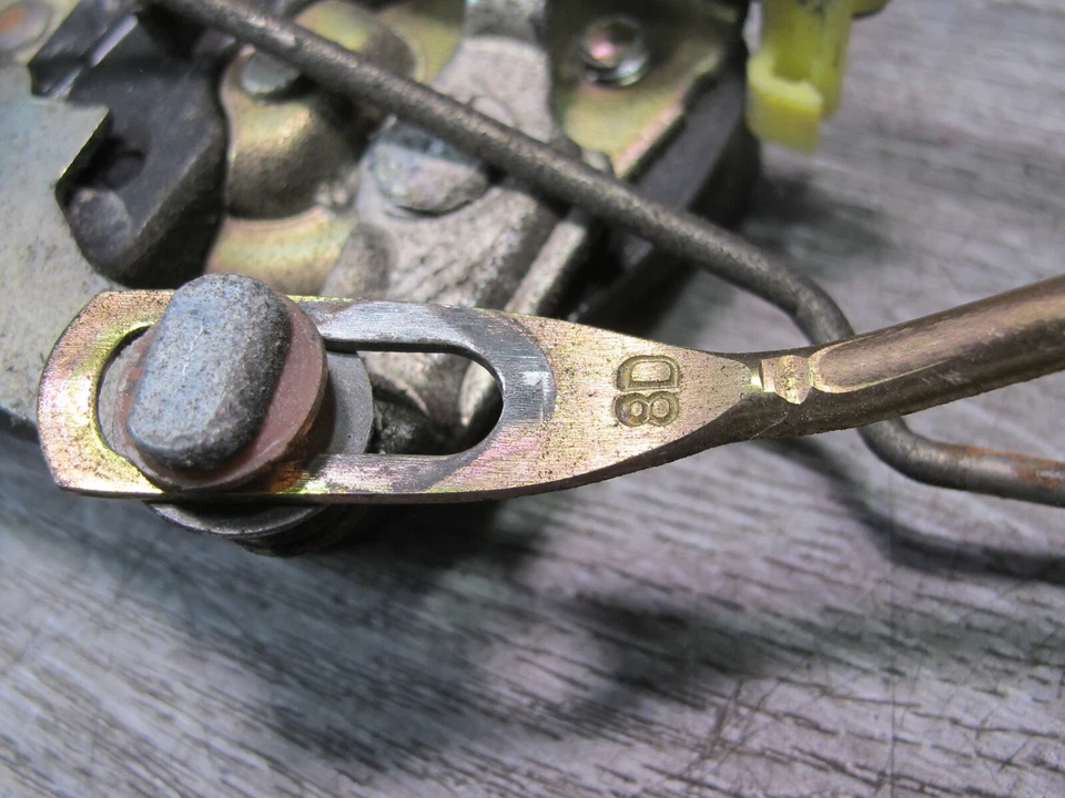 85-89 TOYOTA MR2 AW15 CONJUNTO DE ATUADOR TRAVA PORTA MOTORISTA ESQUERDA FABRICANTE DE EQUIPAMENTO ORIGINAL - Imagem 4 de 4