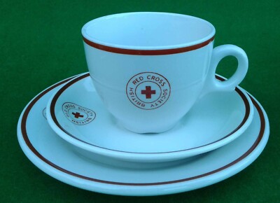 BRITISH RED CROSS SOCIETY TASSE, UNTERTASSE UND TELLER TRIO (ROTER STEMPEL).