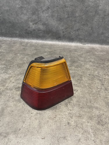 VW Passat 32B Limousine Limo Rücklicht Rückleuchte Links Außen #20696