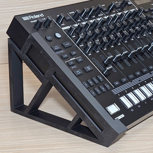 Angled Desktop Stand For Roland TR-8S Rhythm Performer Drum Machine Synth - Picture 2 of 9