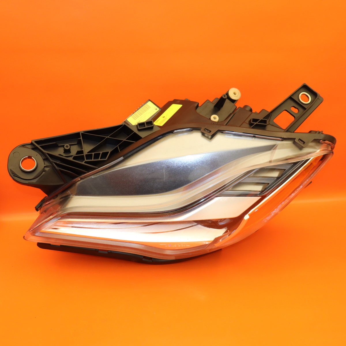 Maserati Quattroporte 2018-2021 Left Headlight P/N 670100621