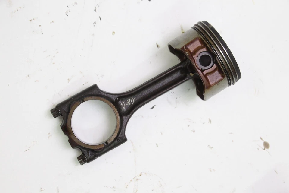 Pistón Volvo V70 I 31251468 cilindro 2 con biela 2.4 103 KW 140 CV gasolina Foto 3 de 3