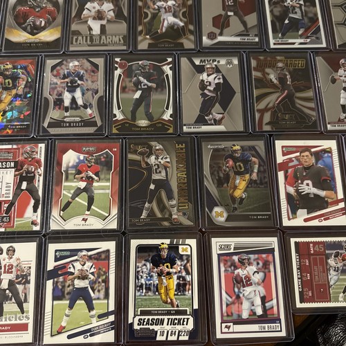 Enorme collezione 52 carte da calcio Tom Brady, SP, ologrammi, varianti, inserti, - Foto 19 di 24