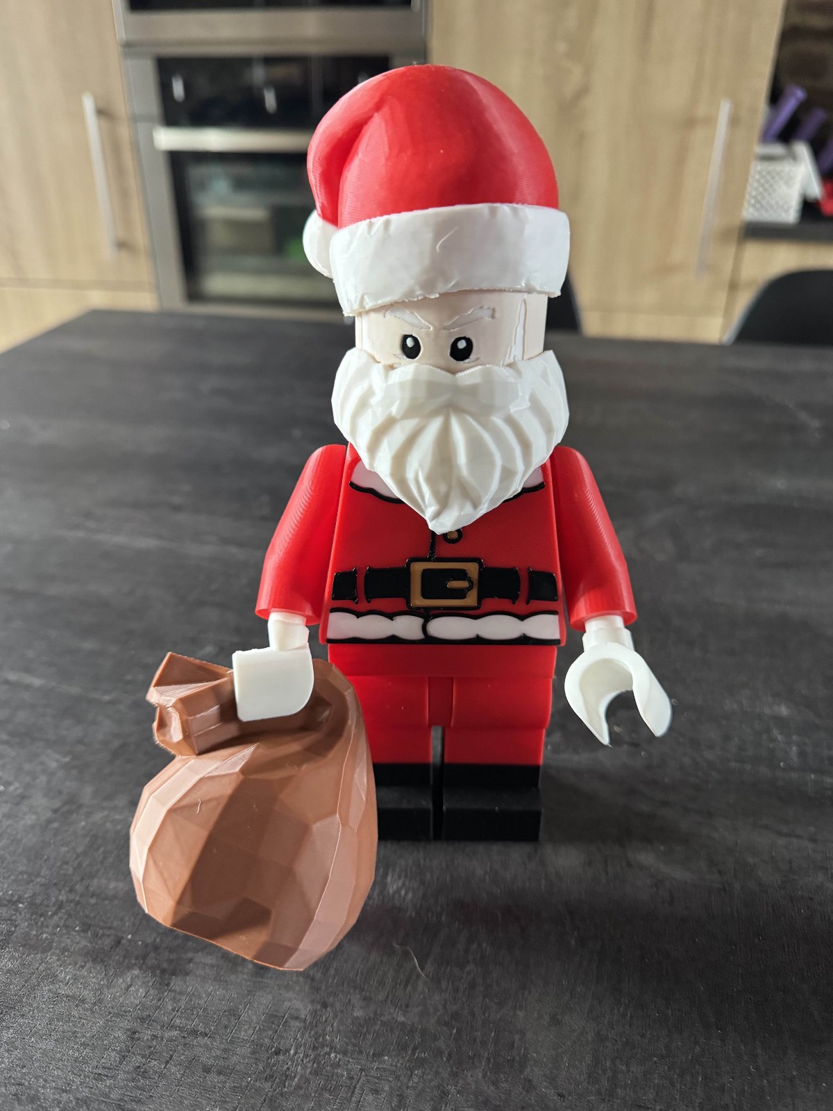Figurine Père Noël impression 3D style LEGO 22 cm aux finitions multicolores