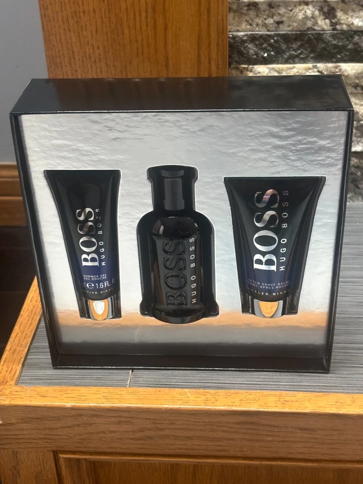 Hugo Boss Bottled Night Men's 3-Piece Gift Set, EDT/Shower Gel/After Shave Foto 2 de 4