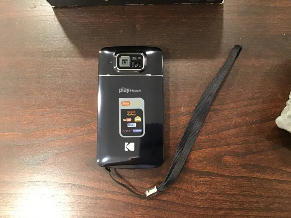 Cámara de video táctil Kodak Pocket Play Zi10 cargada probada y funcionando Foto 2 de 4