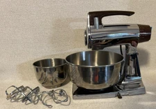 Vintage Sunbeam Mixer Deluxe Mixmaster 12 SPEED Brown/Chrome 4 Beaters 2 Bowls