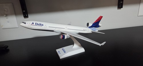 ***RARE*** Delta Airlines MD-11 1:200 Scale Model Airplane