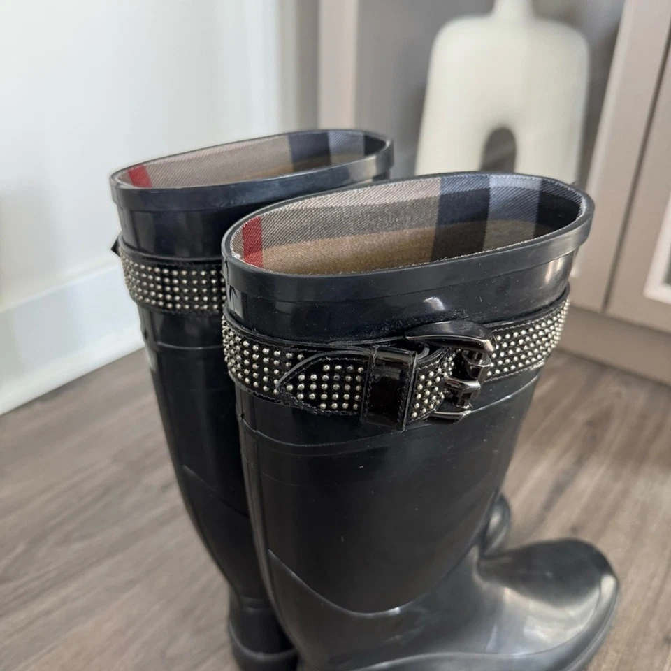 博柏利黑色橡胶银色镶嵌腰带细节及膝高雨靴 36 美国 6 — 第 4/4 张图片