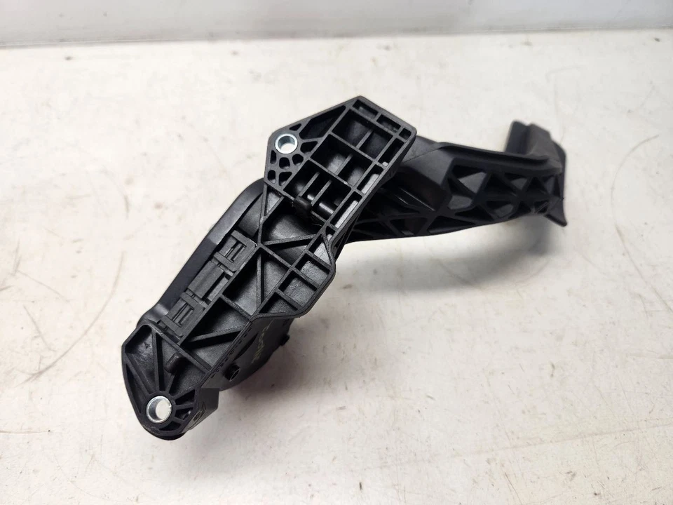 2010 GMC Sierra 1500 (5.3L / AT / 4x4) Accelerator Pedal - DBW / Drive By Wire - Image 4 of 4