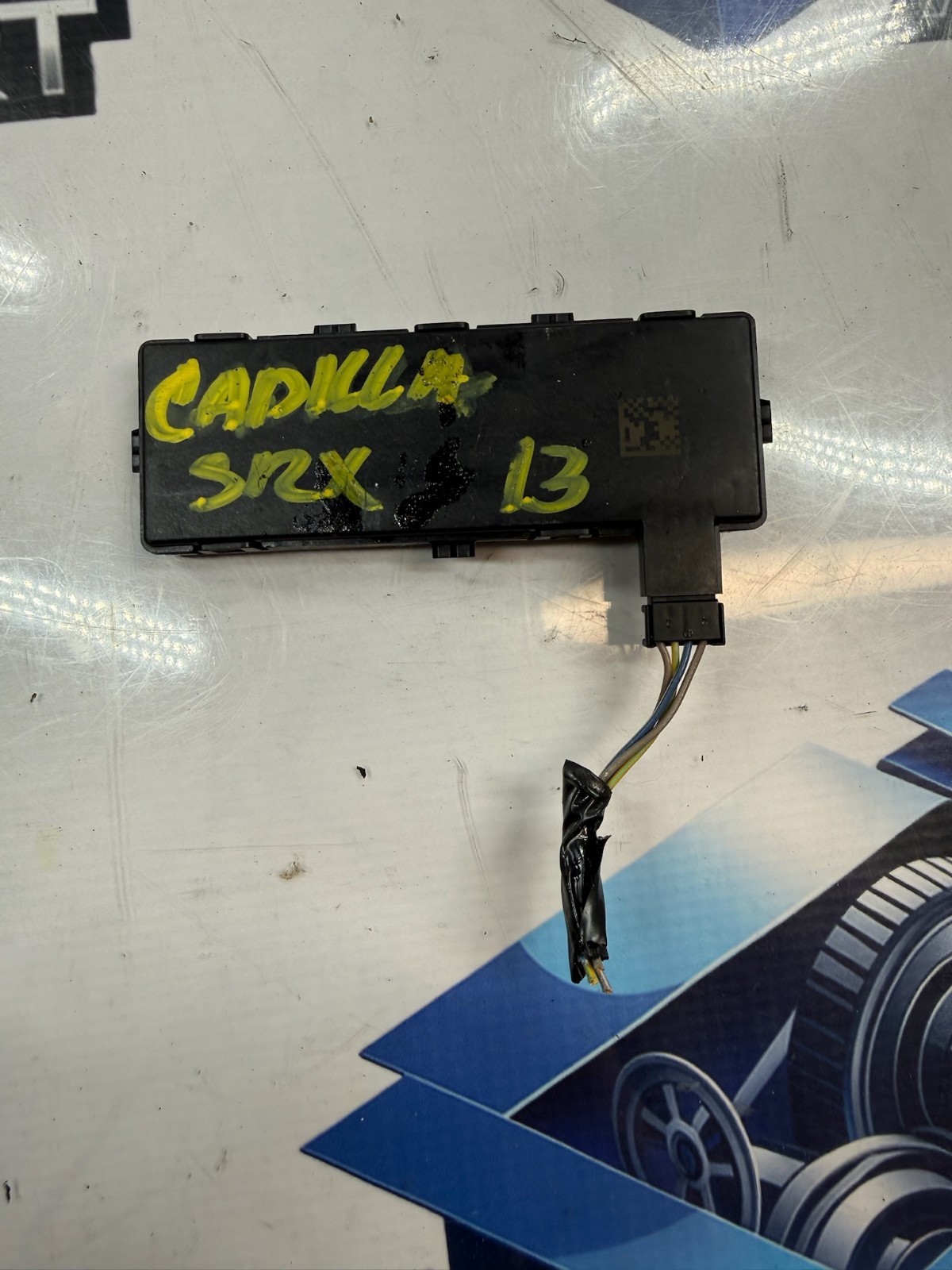 2010-2016 Cadillac SRX Keyless Entry Antenna Control Module 13586942 OEM