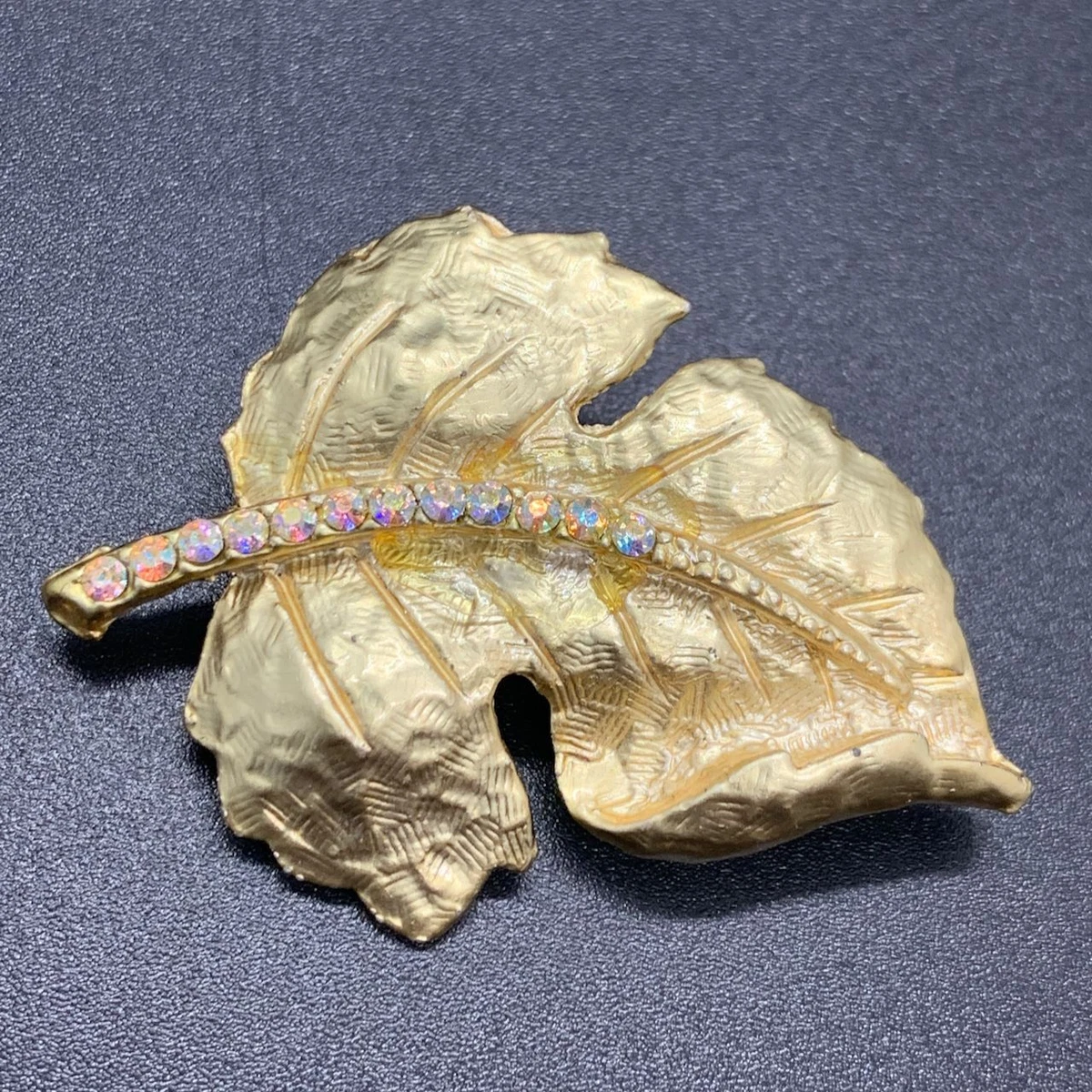 Aurora brooch deals