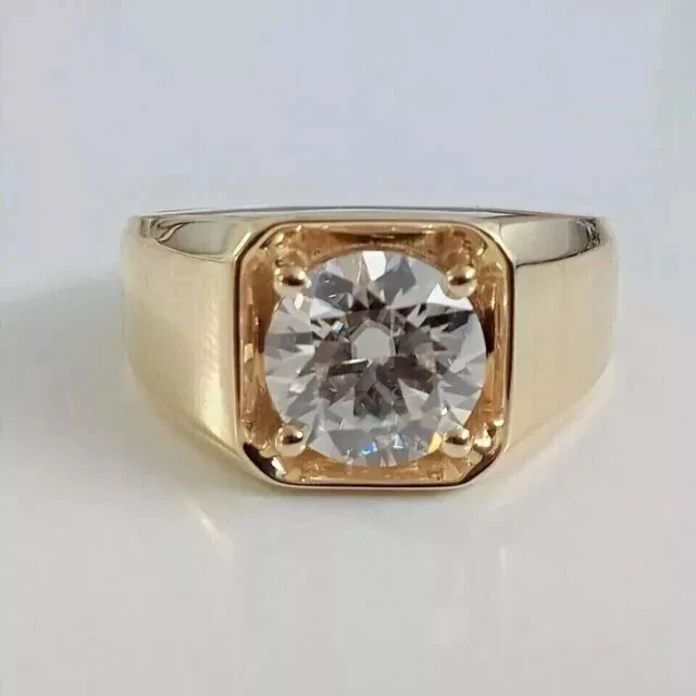 Anillo de compromiso solitario de moissanita de corte redondo de 2 quilates enchapado en oro amarillo de 14 quilates Foto 3 de 4