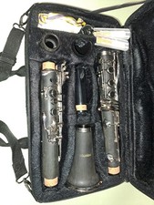 Clarinet. Lindo. Pre owned. Untested.in padded carry case.