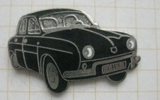 RENAULT DAUPHINE / OLDTIMER YOUNGTIMER .... älterer emaillierter Auto Pin (182h)