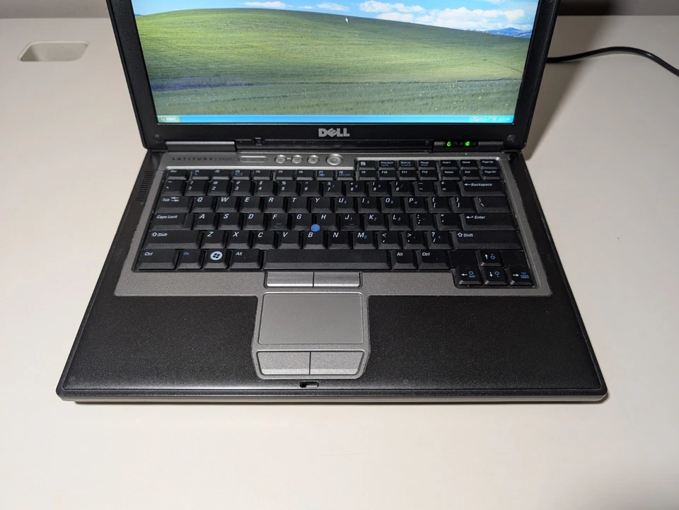 14.1" Dell Latitude D630 | C2D T7500 1GB RAM 40GB HDD | 1440x900 XP 32-Bit Retro Foto 4 de 4