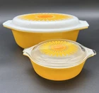 Vtg Pyrex Daisy Sunflower Casserole Set 045 2.5 Qt Lids Yellow Orange MCM 2pc