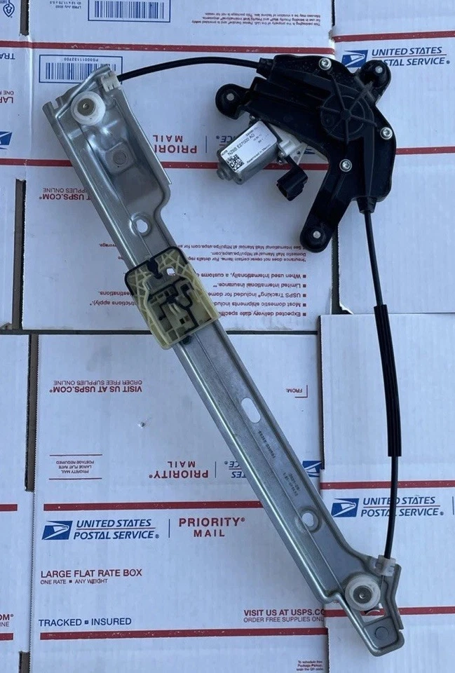 FORD MAVERICK 2022-2025 REGULADOR VENTANA PUERTA TRASERA DERECHA CON MOTOR OEM Foto 2 de 4