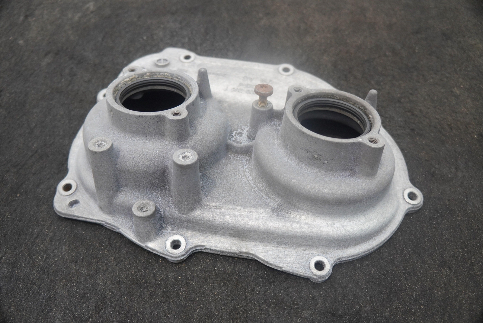 Rear Left Upper Engine Cylinder Timing Case Cover 06M109285F Lamborghini Urus