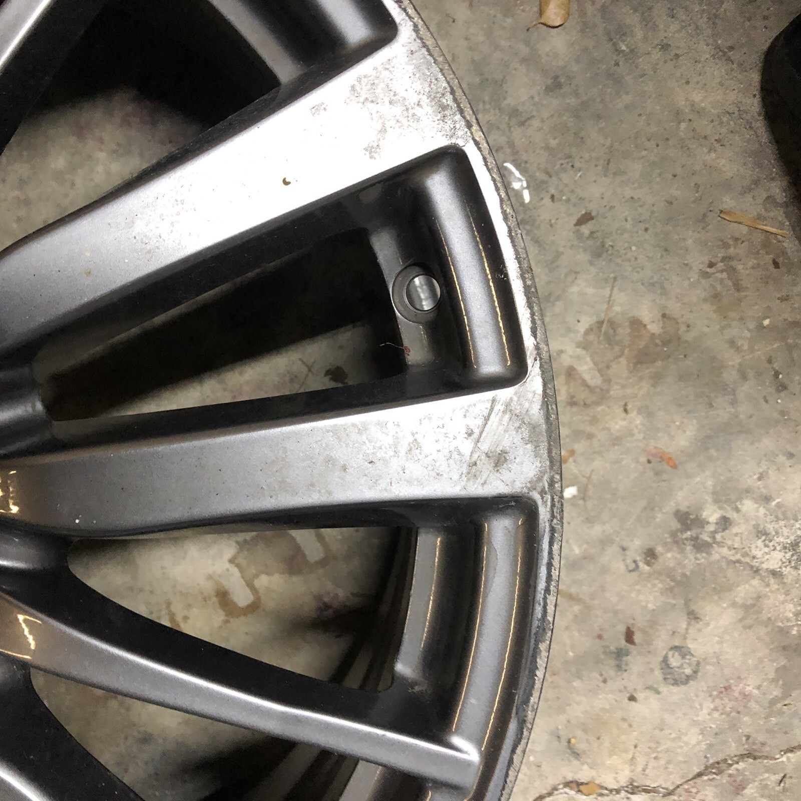 Maserati Ghibli OUTER Wheel P/N 670016852