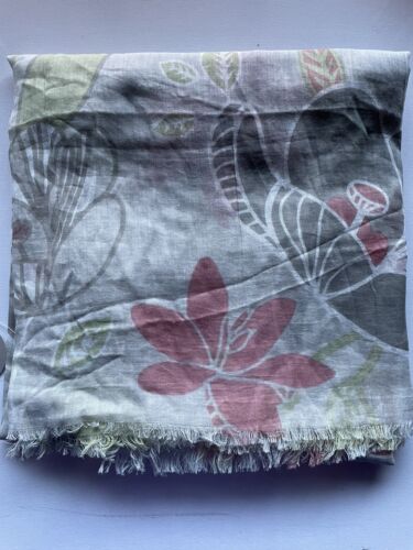 Hem and Edge Floral Multi-coloured Scarf by One Button - Afbeelding 1 van 3