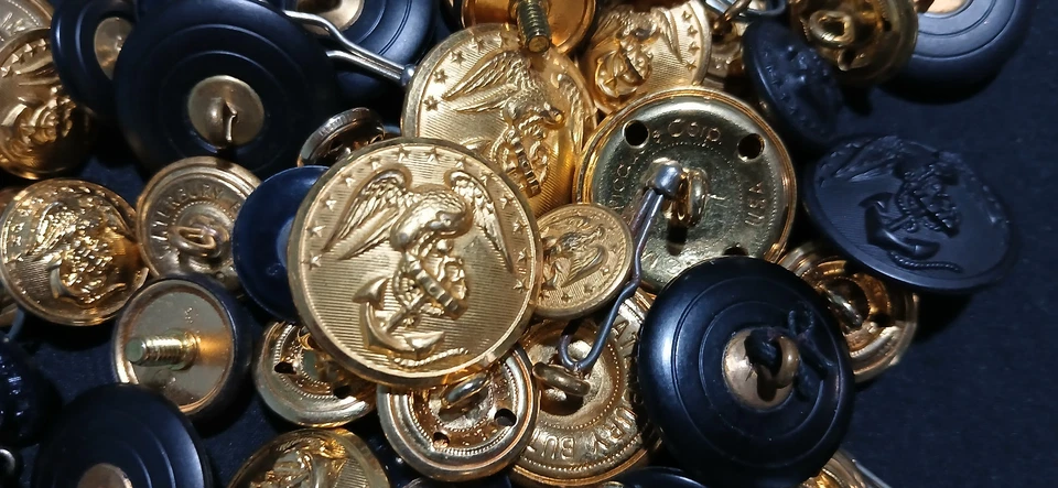 Huge Lot of Genuine Original U.S. Military Buttons WW2 to Present - Hundreds - Image 4 of 4