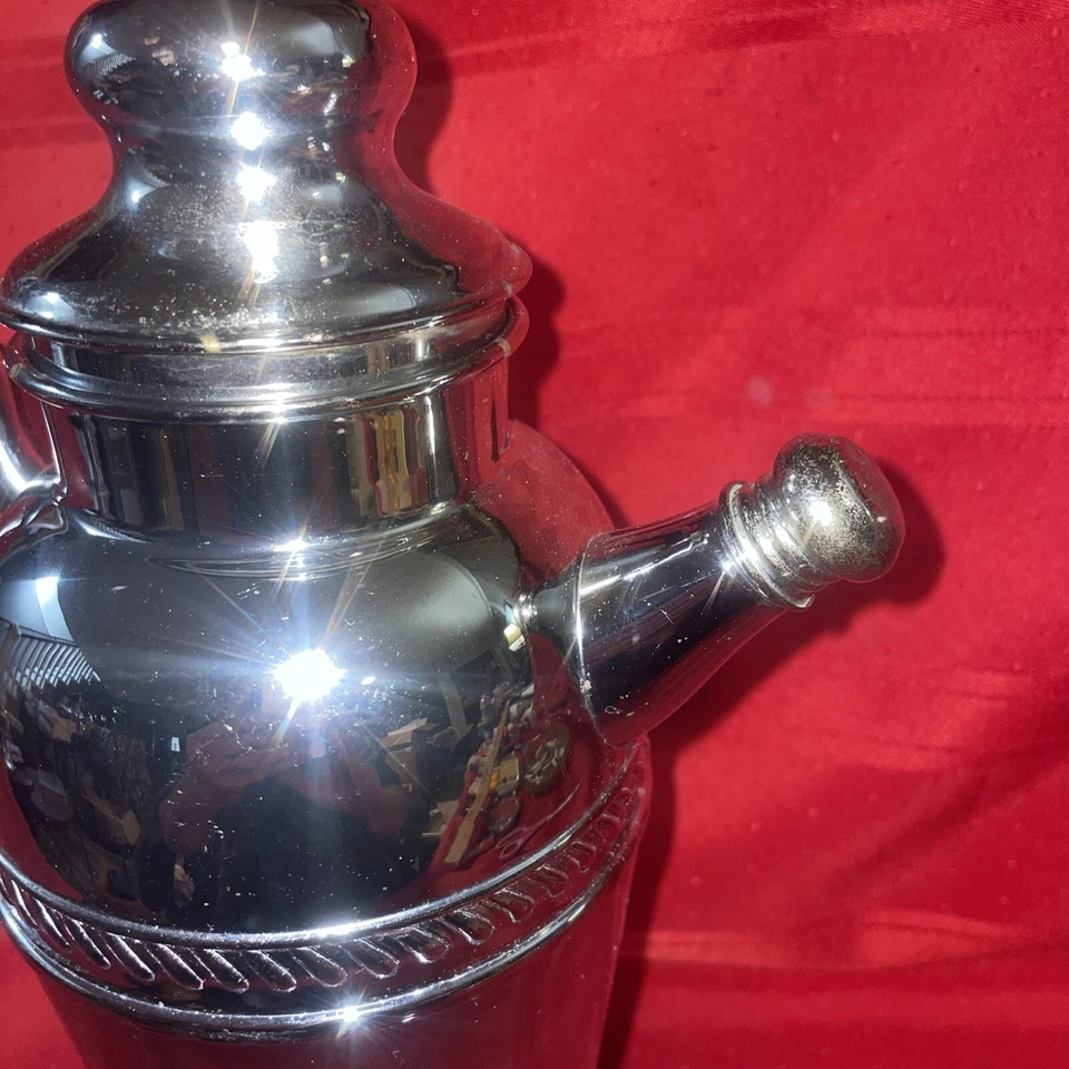 Jarra mezcladora de cócteles de acero inoxidable cromado Martini agitador mango vajilla plateada Foto 2 de 4