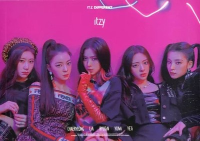 ITZY 1st Single IT'z Different Female Idol Photo Book Bonus JYP 2019 Used