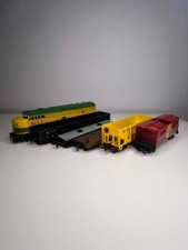 Vintage HO Scale Train Lot Diesel Engine 5 Cars For Parts/Repair