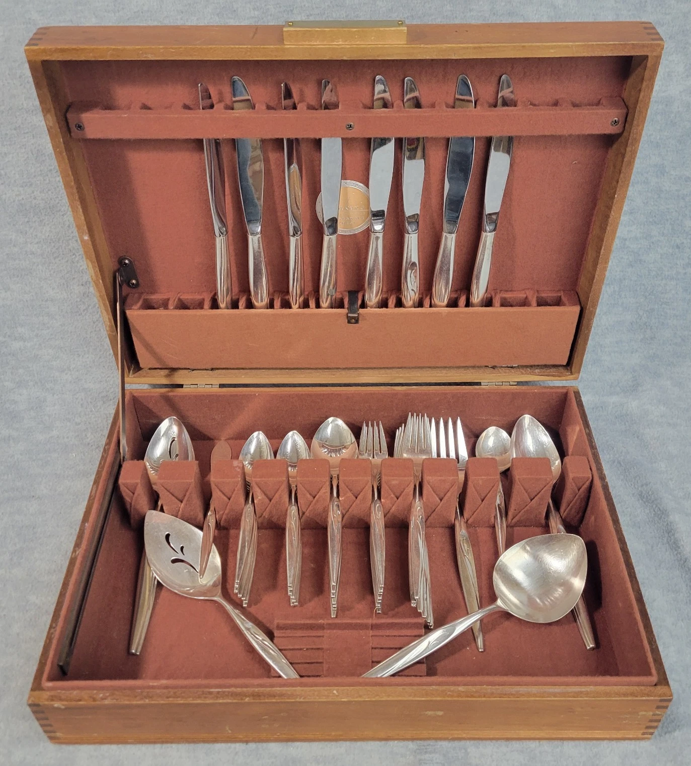 54 Piece Oneida Community Flight Flatware Silverplate with Case 8 Place Settings