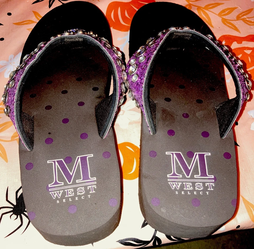 Chanclas para mujer Montana West moradas con tachuelas talla 9 Foto 3 de 3