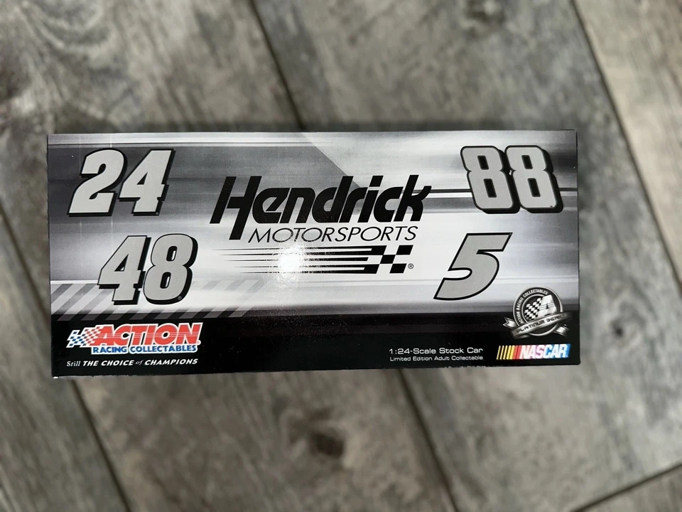 Jimmie Johnson Diecast Car Lowe’s Honoring Our Soldiers 2010 Impala 1:24 NASCAR - Image 2 of 4